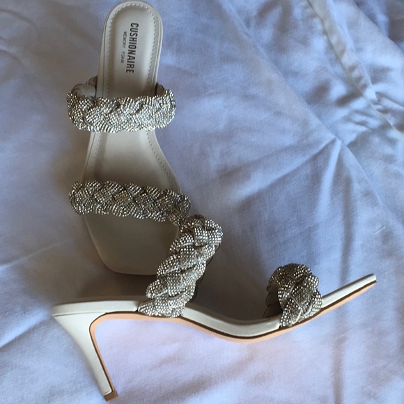 NEW Cushionaire Party Sandals - Picture 4 of 8